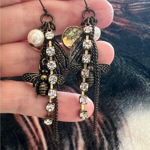 ❤️ Vintage 80s Bee Pearl Dangle Earrings Goldtone Bohemian